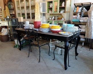 FRENCH PROVINCIAL STYLE DINING TABLE