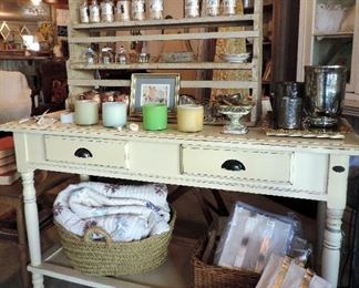 VINTAGE SIDEBOARD & DISPLAY SHELF WITH CANVAS TOTES