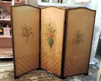 HANDPAINTED SCREEN