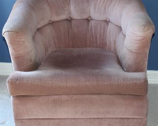 Pembrook Chair Company Mauve Upholstered Tufted Back Swivel Easy Chair
