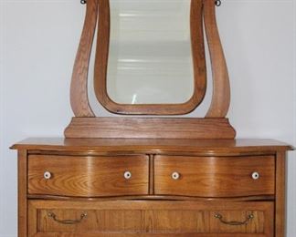 Pulaski Furniture Company Keepsake Collection Golden Oak Serpentine Front 4 Drawer Dresser with an adjustable Mirror (50”W x 20”D x 32.5”Dresser Height/w Mirror 78”H)