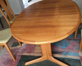 **Best Offer** SKOVBY MCM dining set $575
Table 40”w x 64 1/2” L plus 2 hidden leaves ea 19.5” makes it up to 104”