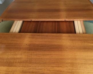 Table pulls apart to show leaves