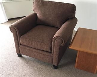 $75NEW Macy’s arm chair color Rawhide