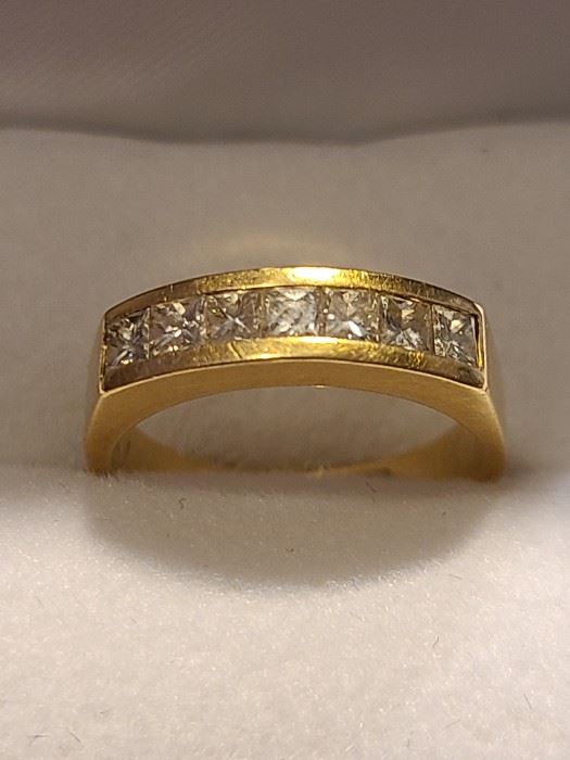 18k wedding ring with dia $725