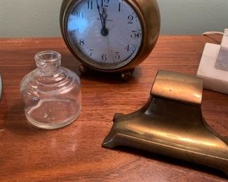 Inkwell in brass, brass clock