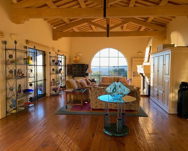 Overview of living room.....