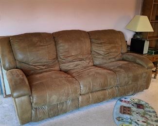 Dual recliner couch 