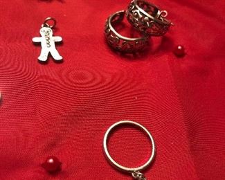 retired sterling james avery dangle ring w/ retired ut charm have 2 rings like this - approx size  8  and  6.5  price for each to be determined 