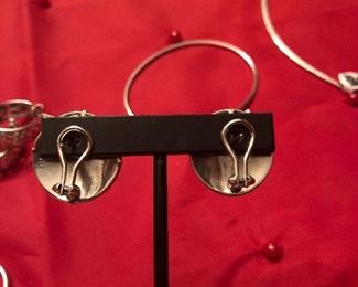 back  view of swirl earrings 