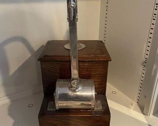 Store Counter Top Jump Spark Cigar Lighter ELDRED / MIDLANDS Type 