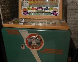 1950's Universal's Bell Feature Nickel Slot Machine