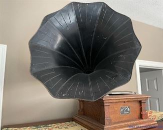 Early 1900's VICTOR Type VIC V Phonograph - Serial Number 23476