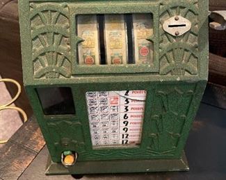 1930's Buckley Ball Gum Trade Simulator Slot Machine