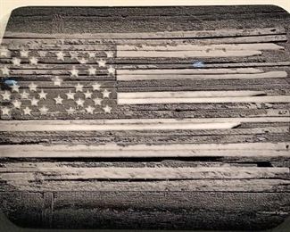Title American Flag
Mfg/Artist: Kenneth Wiggins
Type Plexiglass Print
Dimensions 40"W x 30"H
Located in: Chattanooga, TN
This Is A 40"W x 30"H Black And White Print Of The American Flag On Plexiglass, Extremely High Quality.
**Sold as is Where is**