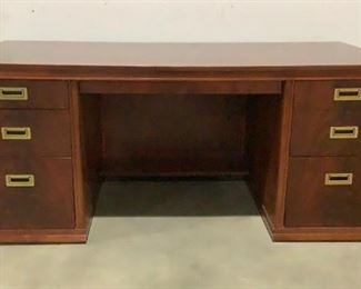 Located in: Chattanooga, TN **Sold As-Is Where Is**
MFG Alma
7 Drawer Wooden Desk
Size (WDH) 72"Wx36"Dx30-1/2"H
No Key

**Sold As Is Where is**

SKU: M-FLOOR