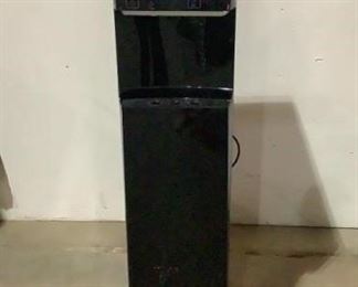 Located in: Chattanooga, TN
Model Elite-7000 (HF-7000)
Power (V-A-W-P) 120V, 60Hz, 1.8A, 200psi-88psi
Water Dispenser
Size (WDH) 11-3/4"Wx15-1/2"Dx50"H

**Sold as is Where is**

SKU: I-FLOOR