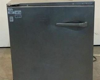 Located in: Chattanooga, TN
MFG Traulsen
Model UHT27-L
Ser# T19910C06
Power (V-A-W-P) V - 115, Hz - 60, A - 15, Single Phase
Refrigerator
*Sold As Is Where Is*
Unable to Test