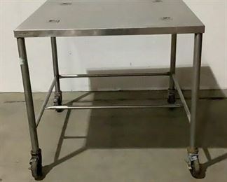 Located in: Chattanooga, TN
MFG FMI
Rolling Stainless Table
Size (WDH) 39"W x 39"D x 35"H
**Sold as is Where is**

SKU: I-FLOOR