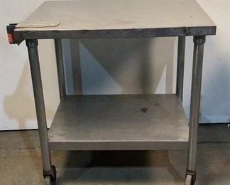 Located in: Chattanooga, TN
MFG Edlund
Rolling Stainless Steel Table
Size (WDH) 32"W x 24"D x 33 3/4"H
**Sold As Is Where Is**

SKU: I-FLOOR