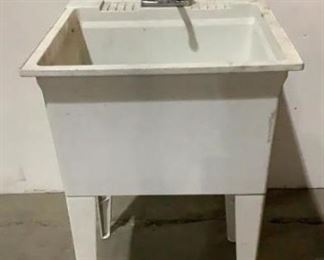 Located in: Chattanooga, TN
Shop Sink
Size (WDH) 23-3/4"W x 24-1/2"D x 33"H
**Sold as is Where is**