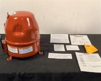 Located in: Chattanooga, TN
MFG Trane Company
Model GP633-LL9-GA
Ser# 18122K3C5A
Power (V-A-W-P) 460 V, 60 Hz, 3 Phase
Replacement Compressor
**Sold As Is Where Is**

SKU: K-1-A
Unable to Test