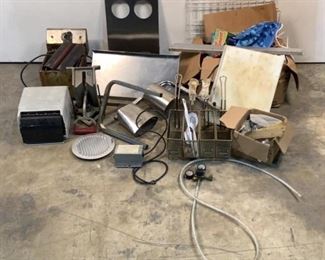 Located in: Chattanooga, TN
Assorted Restaurant Supplies
Lot Includes - Fryer (Unable to Test), Fryer Baskets, Stainless Shelf, Cutting Boards, and Heating Lights

**Sold as is Where is**
