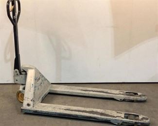 Located in: Chattanooga, TN
MFG Crown
Model PTH50
Ser# 7-829462
Pallet Jack
Size (WDH) 27"W X 62"D X 47"H
5,000 lb Capacity
*Sold As Is Where Is*
Tested - Works
