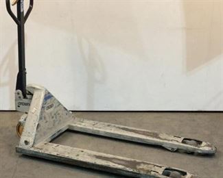 Located in: Chattanooga, TN
MFG Crown
Model PTH50
Ser# 7-839834
Pallet Jack
Size (WDH) 27"W X 62"D X 47"H
5,000 lb Capacity
*Sold As Is Where Is*
Tested - Works
