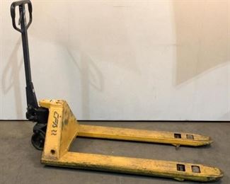 Located in: Chattanooga, TN
MFG CFA Tools Co.
Ser# F5587550174
Pallet Jack
Size (WDH) 26 1/2"W X 61"D X 48"H
MFR Date - 3/11/13
*Sold As Is Where Is*
Tested - Works