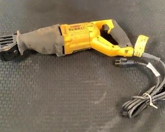 Located in: Chattanooga, TN
MFG DeWalt
Model DWE305
Power (V-A-W-P) 120 Volts
VS Reciprocating saw
**Sold as is Where is**
Tested Works
