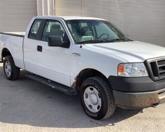 VIN 1FTPX14V78KD35455
Year: 2008 Make: Ford Model: F-150 Trim Level: XL Ext. Cab
Engine Type: 5.4 Triton
Transmission: Automatic
Miles: 271,746
Color: White
Driveline: 4WD
Located In: Chattanooga, TN **Sold As-Is Where Is**
Operational Status: Runs and Drives
Power Locks
Power Mirrors
Power Windows
Vinyl Interior
*Makes a Grinding Noise While Under Power. Possible Transmission Issue*
