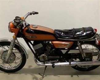VIN R5-110131
Year: 1972 Make: Yamaha Model: 350
Color: Orange/Black
Located In: Chattanooga, TN **Sold As-Is Where Is**
Operational Status: Does Not Run, Will Not Turn Over
**Sold on Bill of Sale ONLY**