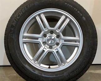 Located in: Chattanooga, TN **Sold As-Is Where Is**
6 Lug 18" Rim with Tire
Rim Spec
MFR - N/A
18"
Tire Spec-
MFR - 26" Michelin
Tire Size - P235-65 R18

SKU: J-3-D