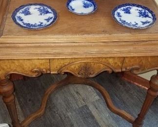 Much china and figurines