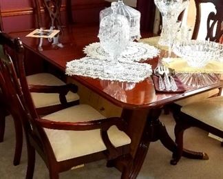 "The Mahogany Collection" Dining room table w/ 6 chairs and 2 leaves.