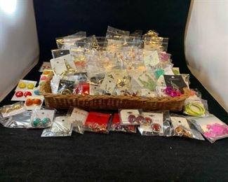 100 Pairs of Fashion Earrings