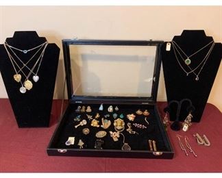 Petite Neclace, Pin Pendants Costume