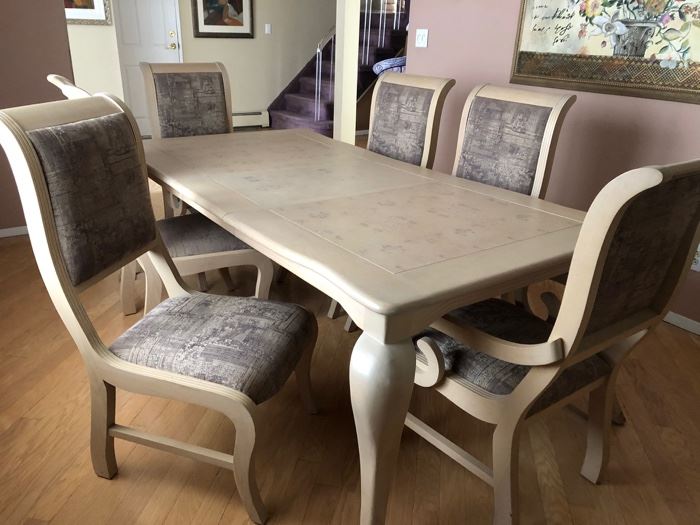 Contemporary dining table & chairs 