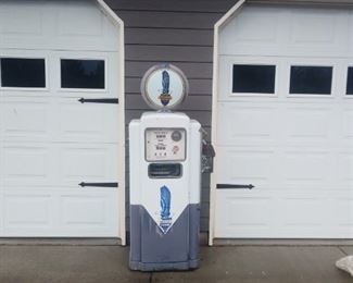 Antique/vintage gas pump. Price 995.00