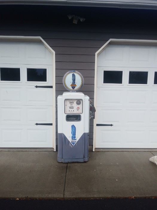 Antique/vintage gas pump. Price 995.00