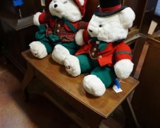 bears on narrow table