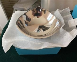 $25 ea  NIB Nambe 9 1/2" tricorner bowl