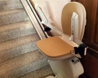 Acorn Curn 180 Stair Lift, Needs Some Repair, Bidder Responsible For Proper Dismantling And Removal