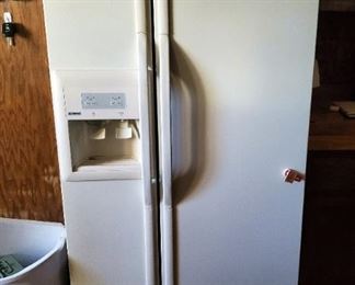 Kenmore Coldspot Side By Side Refrigerator/Freezer With Water And Ice In Door, Model # 57267791, Plugged In And Running, Contents Not Included