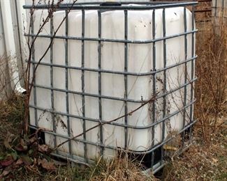 Poly Vinyl Liquid Storage Tanks With Cage, 52in x 40in x 48in, Qty 2, One Has Cracked Tank