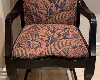 Italmond Pub Table w 5 Arm Chairs (Brass Footrest) 