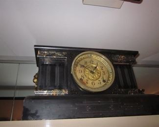 Tons of Vintage & Antique Clocks 
