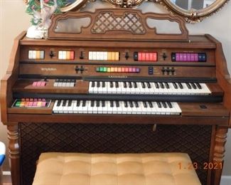 Electric organ.