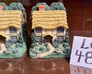 Lot 4817.  $27.00   Pair of Cottage Bookends by Fiji Graphics.	6" H x 5"W x 5"D	